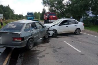 Легковушки столкнулись в Тверской области