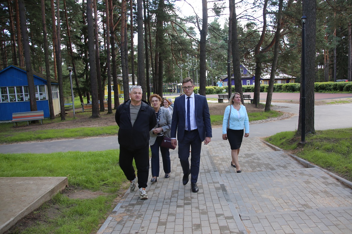 Депутаты Тверской Думы ознакомились с обновленным детским лагерем Спутник