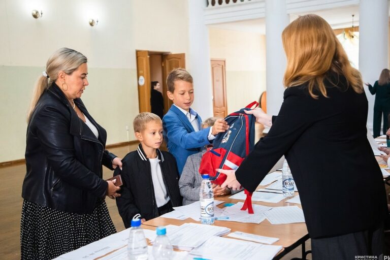 В Тверской области стартовала выдача школьно-письменных наборов для первоклассников
