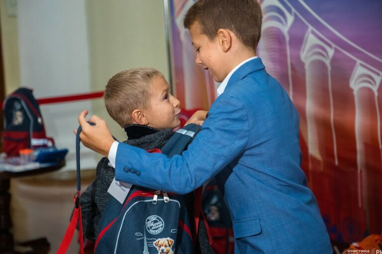 В Тверской области стартовала выдача школьно-письменных наборов для первоклассников