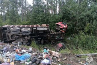 Два грузовика столкнулись на трассе М-10 под Тверью