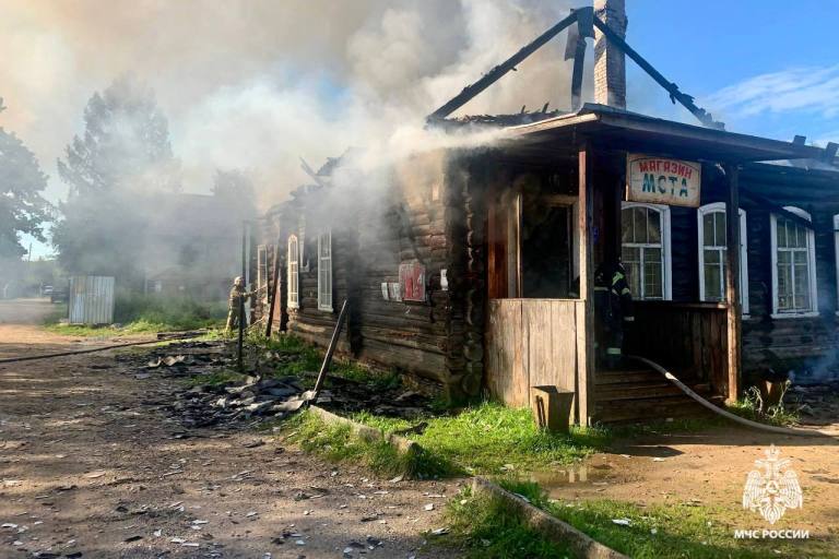 В Тверской области сгорел магазин