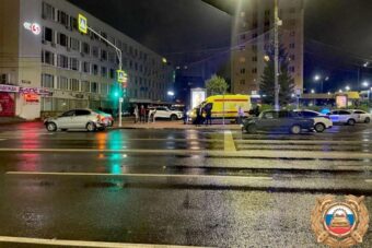 В Твери девушка на ВАЗе «догнала» остановившийся на светофоре автомобиль