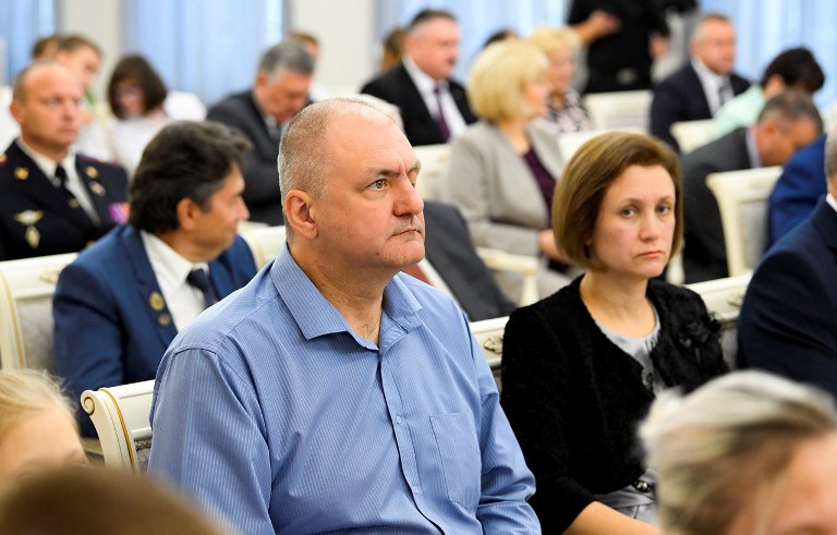 Губернатор Тверской области в День Государственного флага России вручил награды жителям региона