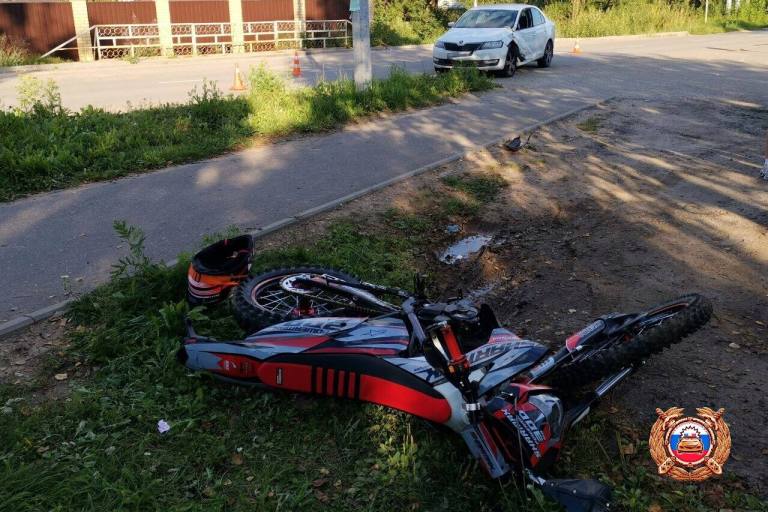 Двое подростков на питбайке пострадали в ДТП в Тверской области
