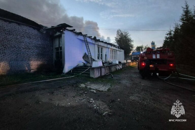 Производственное здание горело в Тверской области