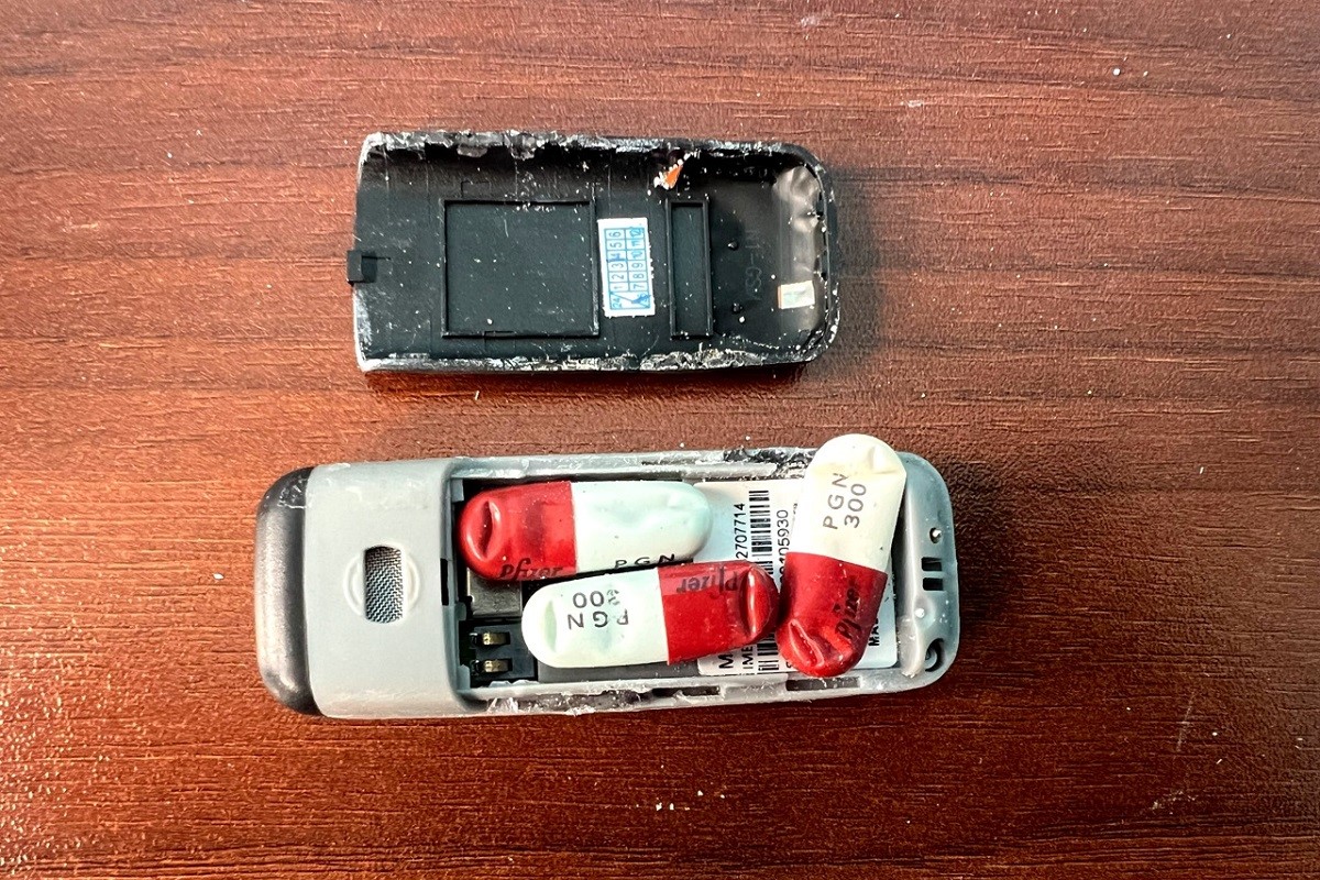 Наркотики и мобильник пытались передать в СИЗО-1 в Твери