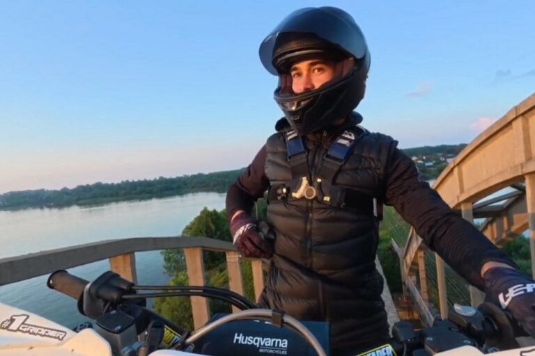 Наказан смелый мотоциклист, выполнивший опасный трюк в Тверской области