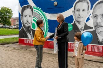 В городе-спутнике Калининской АЭС Удомле состоялось открытие «атомного» мурала