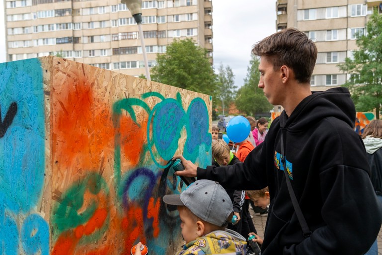 В городе-спутнике Калининской АЭС Удомле состоялось открытие «атомного» мурала
