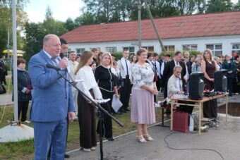 Депутаты Законодательного Собрания поздравили педагогов и учеников Тверской области с Днем знаний