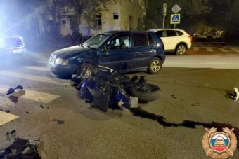 В Твери байкер без прав закончил свою поездку в БСМП
