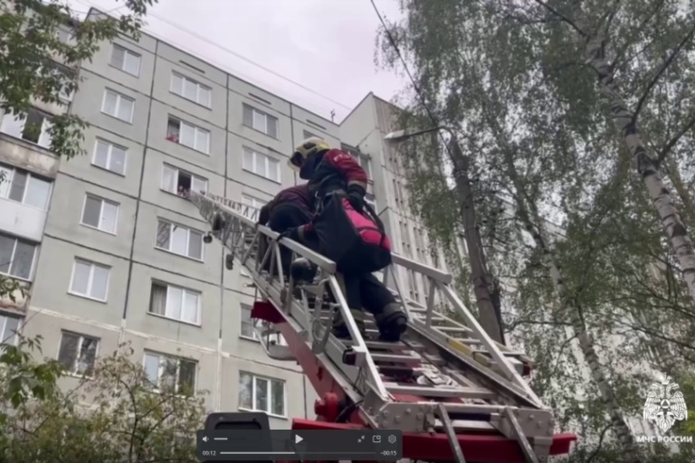 В Твери при пожаре в девятиэтажке эвакуировали 17 жителей