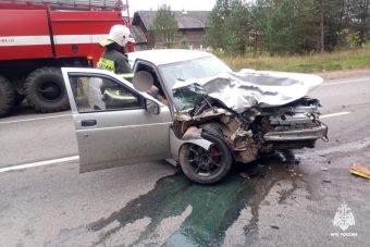 Женщина пострадала при столкновении легковушек в Тверской области