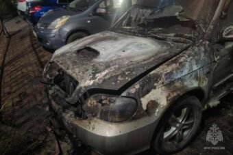 Автомобиль горел ночью в Московском районе Твери