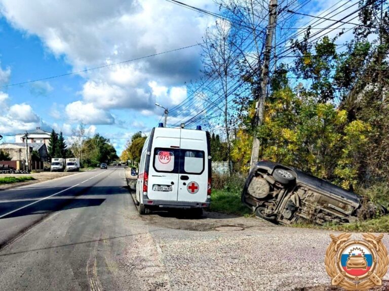 В Твери пьяная женщина на Toyota совершила прыжок в кювет