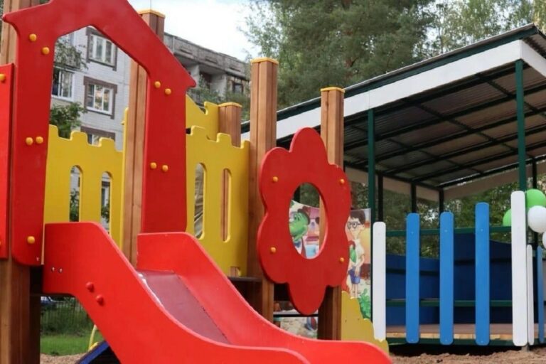 На территории детских садов Тверской области установят игровые комплексы