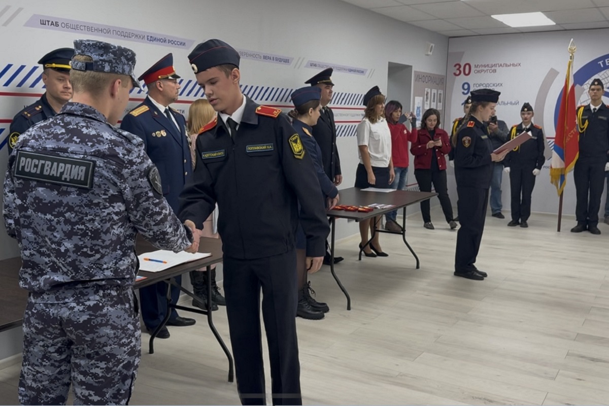 Тверские десятиклассники приняли присягу на верность и служению Родине