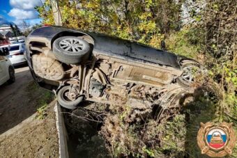 В Твери пьяная женщина на Toyota совершила прыжок в кювет