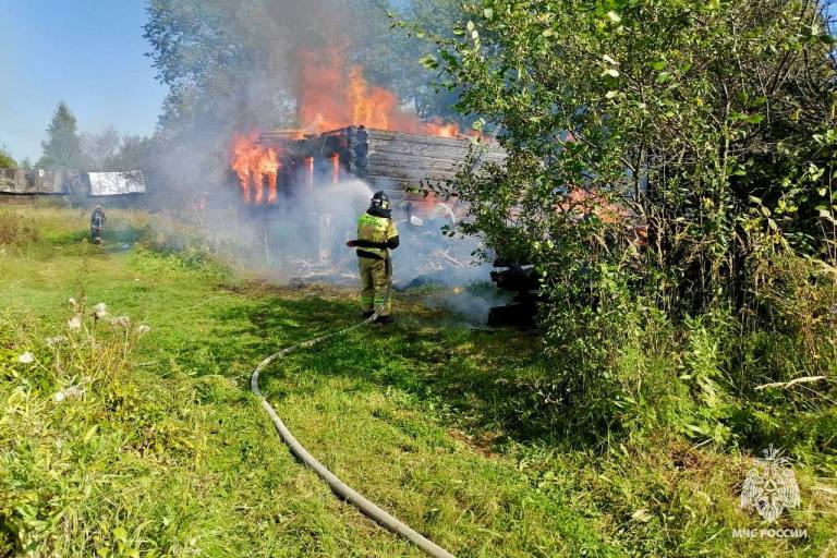 В Тверской области дотла сгорел жилой дом