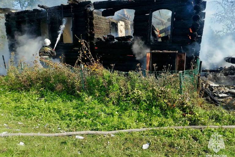 В Тверской области дотла сгорел жилой дом
