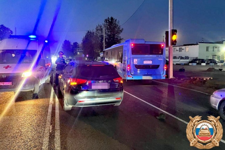 Перебегавшего через дорогу пешехода сбили в Твери
