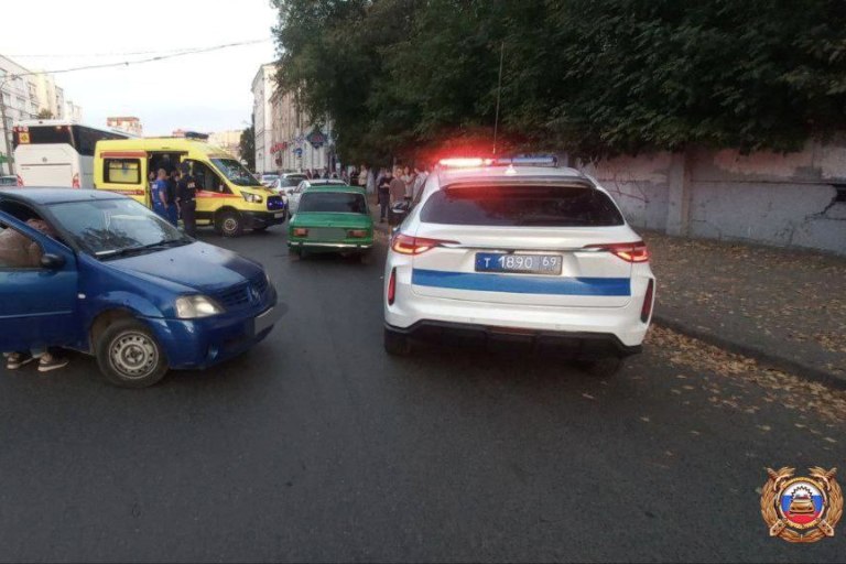 В Твери 20-летний водитель пострадал в тройном ДТП