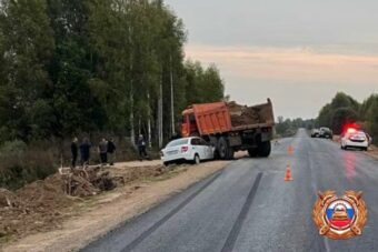 В Тверской области Лада врезалась в самосвал