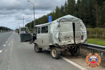 В Тверской области на светофоре грузовик влетел в «буханку»
