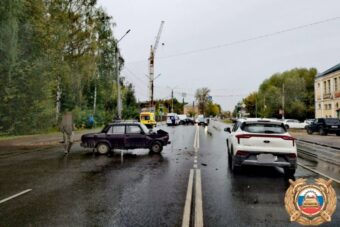 Пять человек пострадали в столкновении 4 автомобилей в Твери