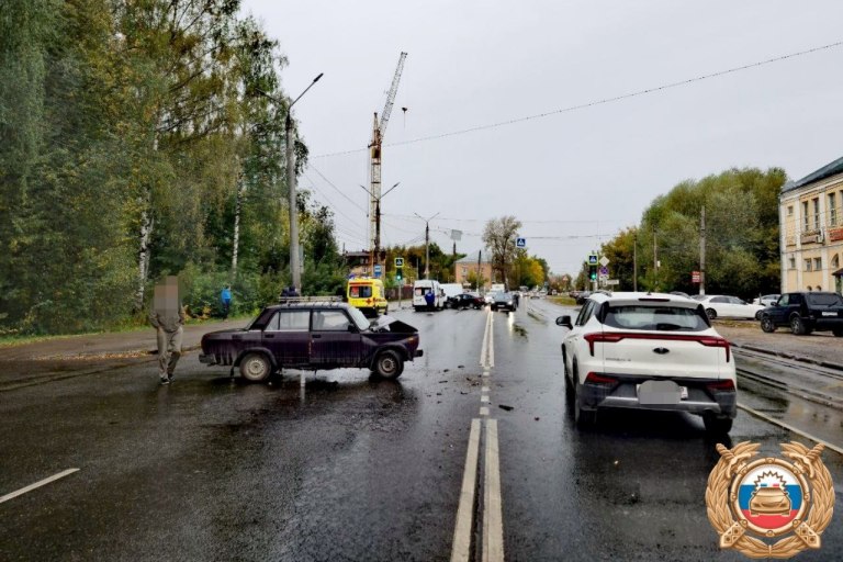 Пять человек пострадали в столкновении 4 автомобилей в Твери