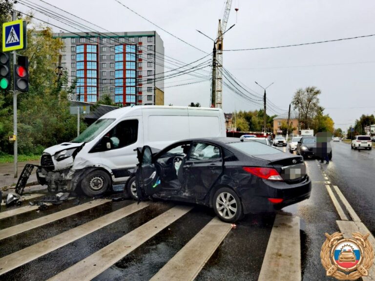 Пять человек пострадали в столкновении 4 автомобилей в Твери