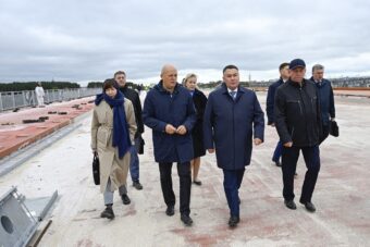 Западный мост в Твери строят 145 человек и 58 единиц техники