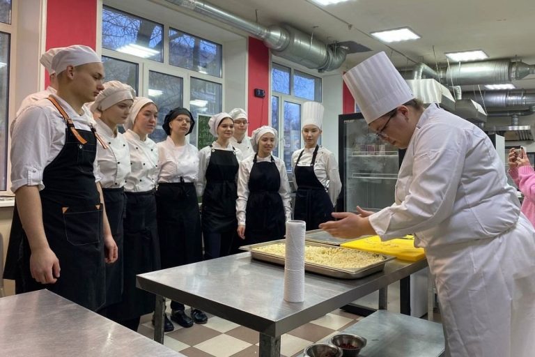 В России усиливается тренд на обучение рабочим профессиям
