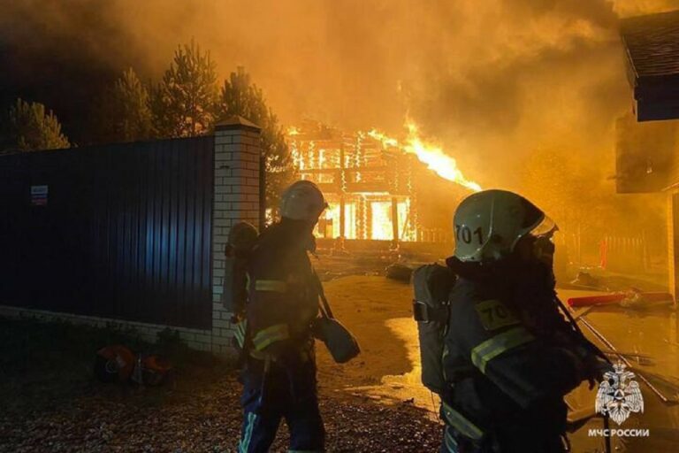 Частный дом сгорел ночью под Тверью