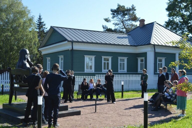 Школьников Тверской области знакомят со знаковыми историческими местами