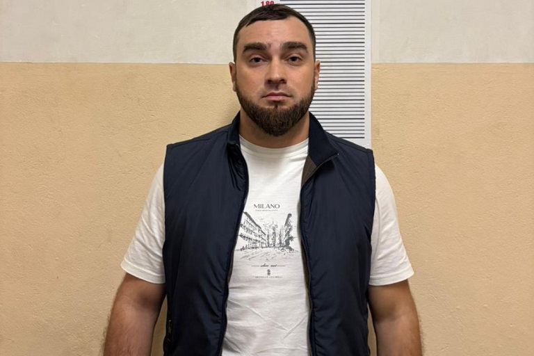 В аэропорту Шереметьево задержан присвоивший 4 млн рублей за автомобиль жителя Твери дагестанец