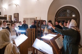 Ночью молодежь спела в главном храме Тверской области Ночью молодежь спела в главном храме Тверской области