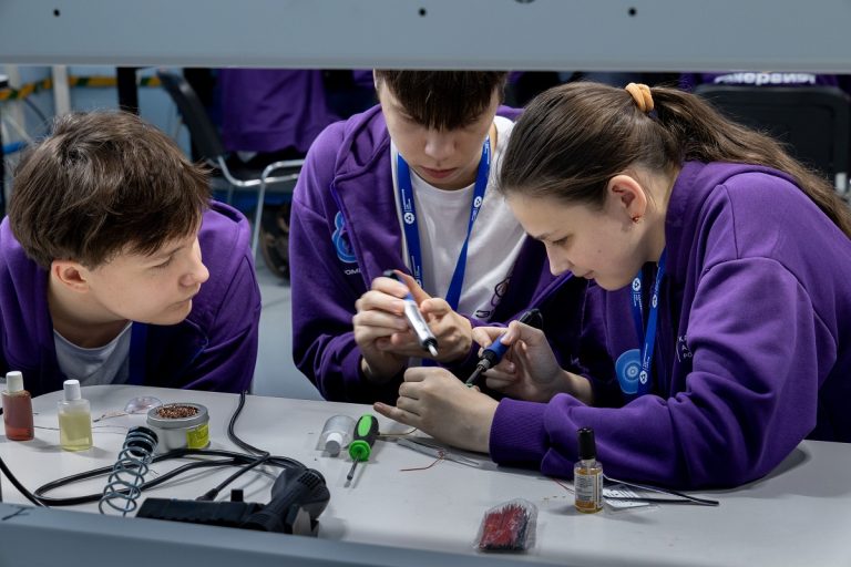 75 школьников из 19 муниципалитетов Тверской области стали участниками II регионального профориентационного фестиваля «Энергия науки» в Удомле