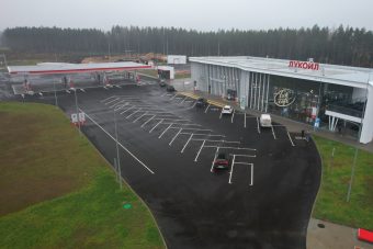 На трассе М-11 открылась многофункциональная зона душевыми и поильным краном для собак На трассе М-11 открылась многофункциональная зона душевыми и поильным краном для собак