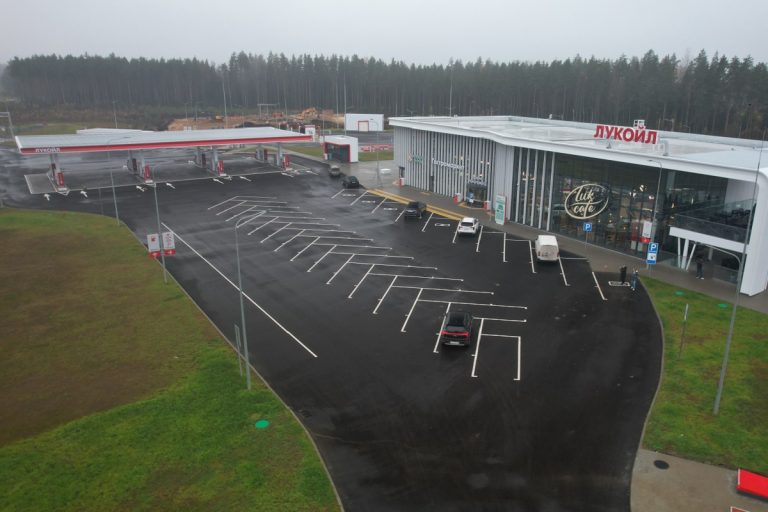 На трассе М-11 открылась многофункциональная зона душевыми и поильным краном для собак На трассе М-11 открылась многофункциональная зона душевыми и поильным краном для собак