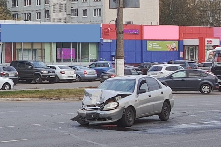 Необычное тройное ДТП произошло в микрорайоне Южный в Твери