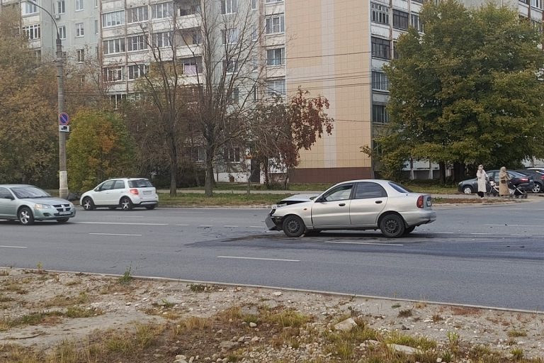 Необычное тройное ДТП произошло в микрорайоне Южный в Твери