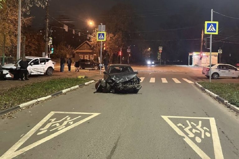 В Твери сбили подростка, стоявшего на тротуаре