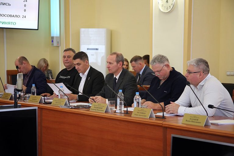 В Твери установят памятник руководителю, который построил мост и вагонзавод