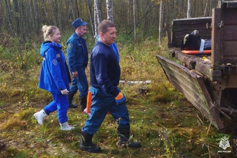Спасатели вывезли из леса мужчину со сломанной ногой в Тверской области