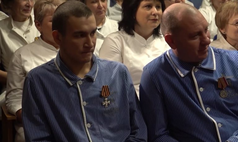 Раненым участникам СВО и медперсоналу госпиталя в Твери вручены госнаграды