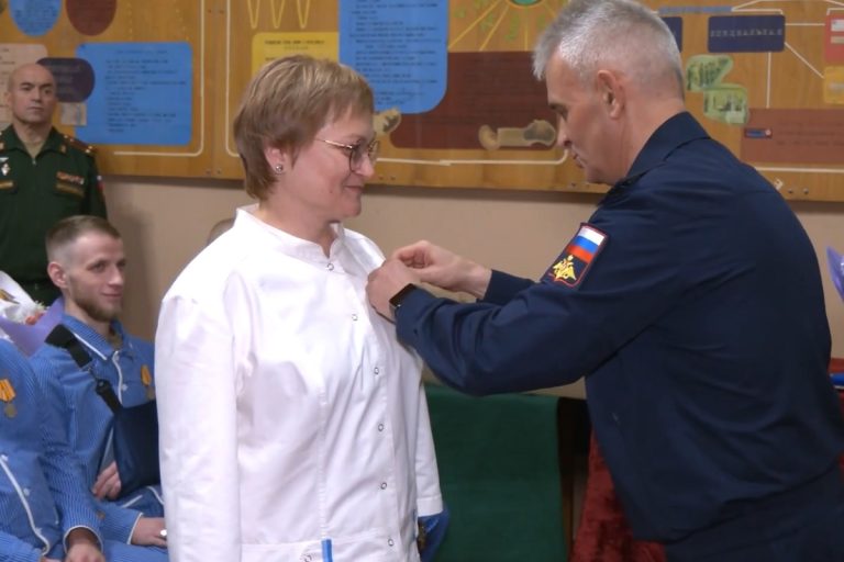 Раненым участникам СВО и медперсоналу госпиталя в Твери вручены госнаграды