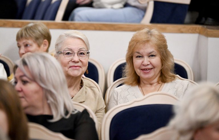 Педагогов Тверской области поздравили с Днем учителя