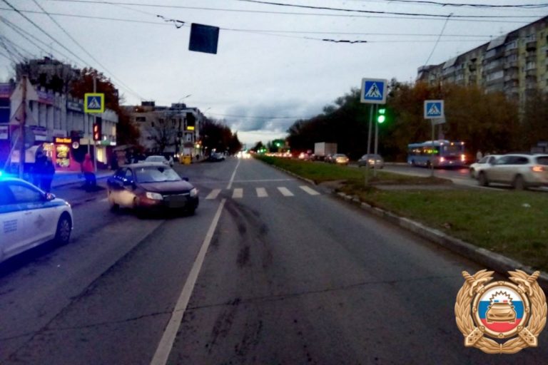 В Твери машина сбила 14-летнего пешехода, перебегавшего дорогу на «красный»